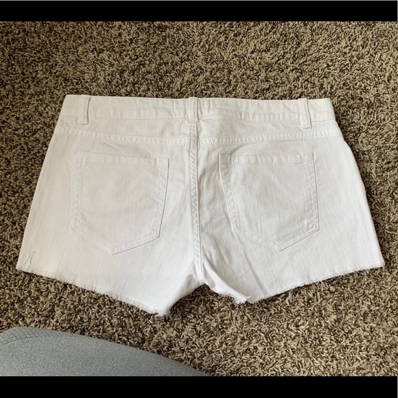 Life in progress white shorts - Picture 2 of 3